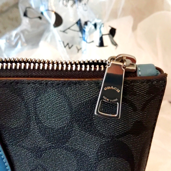 COACH shoulder bag w/ Horse & Carriage - Picture 6 of 15